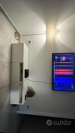 Parete attrezzata di colore bianco con tre cassett