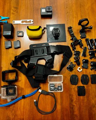 GoPro Hero5 Black con kit accessori e 2 batterie