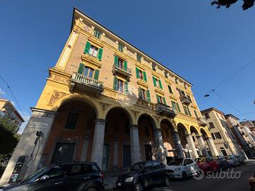 4 LOCALI A LA SPEZIA