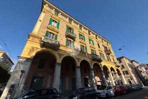 4 LOCALI A LA SPEZIA