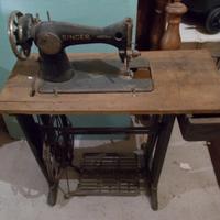 Macchina da cucire antica
