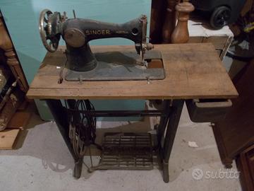 Macchina da cucire antica