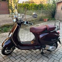 Vespa 125 edizione limitata Vie della Moda