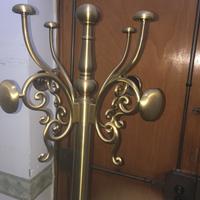 Uomo morto attaccapanni