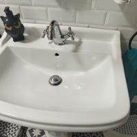 coppia di lavandini retrò con colonna