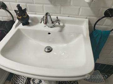 coppia di lavandini retrò con colonna