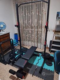 Palestra, rack, manubri, bilanciere, dischi, pesi.