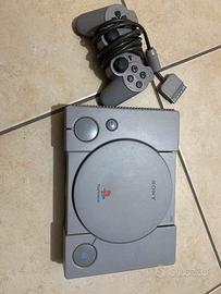 Vengo PlayStation 1 piu controller tutto usato