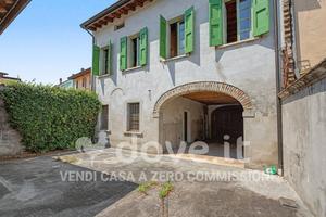 Palazzo / Stabile di 369 m² con più di 5 locali a 