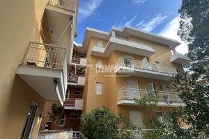 CERCHI UN COMODO BILOCALE CON BALCONE E POSTO AUTO