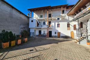 CASA SEMINDIPENDENTE A SAN COLOMBANO BELMONTE