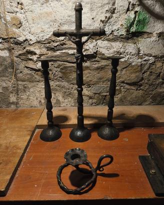 Crocifisso e candelabri secoloXIX