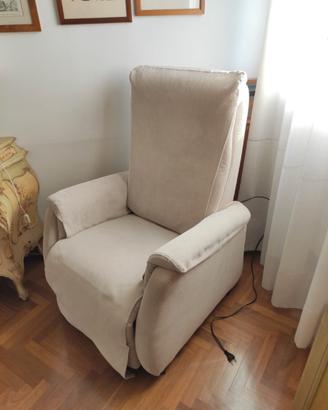 Poltrona elettrica motorizzata per anziani