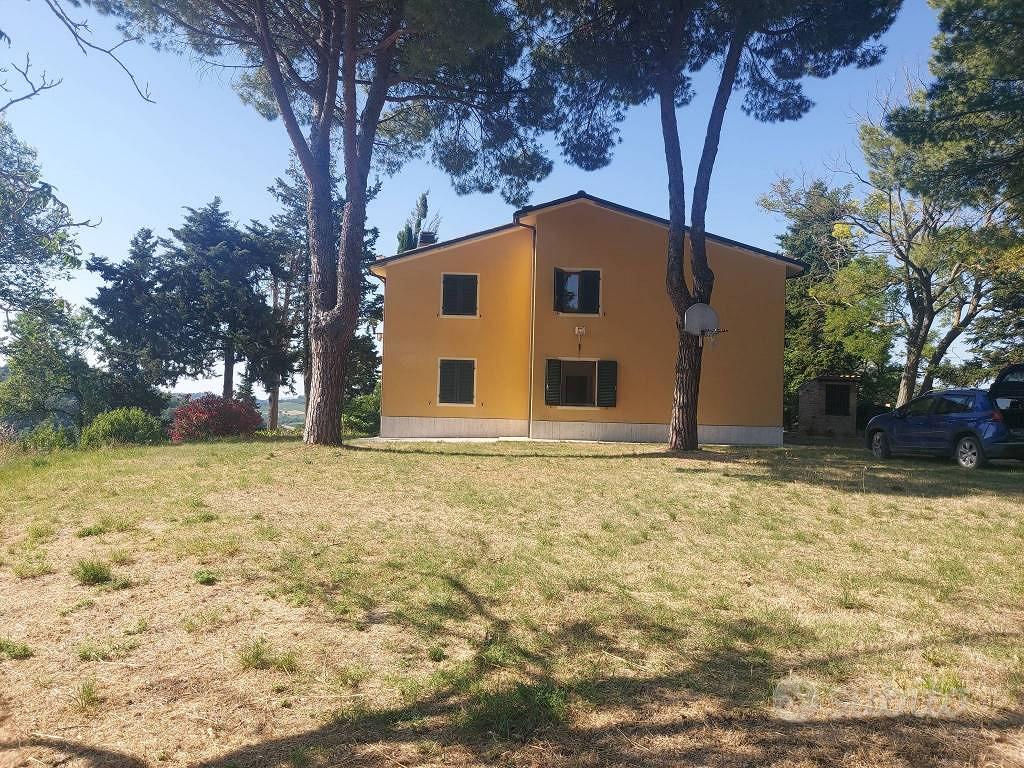 Villa di 233 m² con più di 5 locali e box auto a M - Vista 2