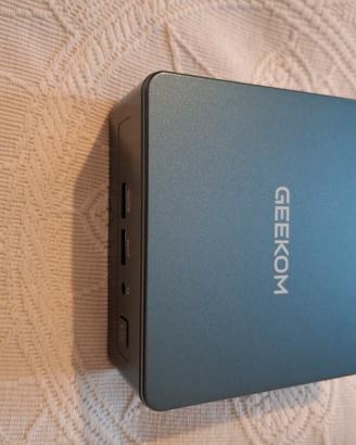 mini PC con monitor 24"