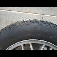 4 gomme Pirelli Winter 185/65/15 con cerchi