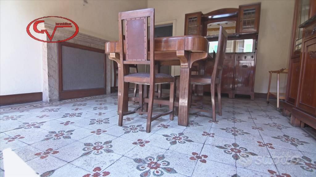 Appartamento di 257 m² con più di 5 locali a Monte - Altro