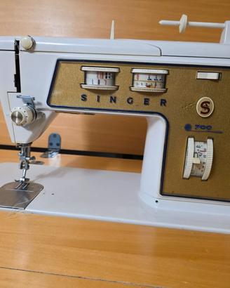 Macchina da cucire SINGER 700 con mobile completo