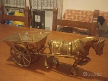Cavallo carrozza di bronzo