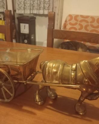 Cavallo carrozza di bronzo