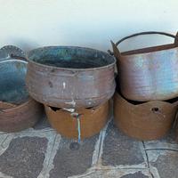 Pentole e formine antiche in rame