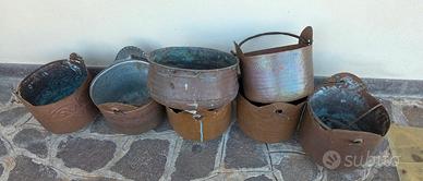 Pentole e formine antiche in rame