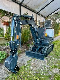 Mini Escavatore 700kg con accessori