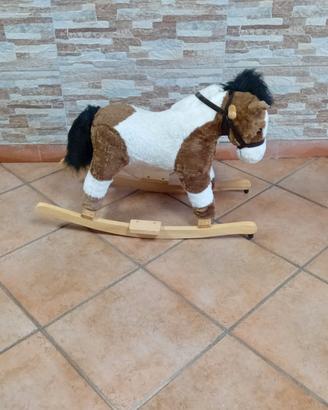 Cavallo a dondolo 