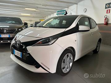 Toyota Aygo 1.0 VVT-i 69 CV 5 porte x-cool