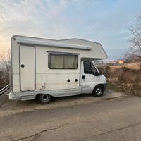 Camper mansardato CI 5 metri