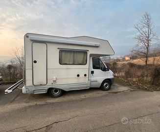 Camper mansardato CI 5 metri