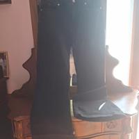 Jeans nero a zampa della Mango