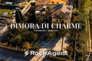 Villa di 916 m² con più di 5 locali e box auto a A