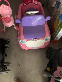 Macchina elettrica giocattolo