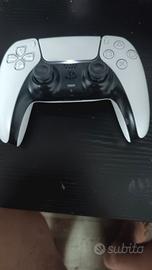 Play 5 con monitor da gaming e cuffie e scrivania 