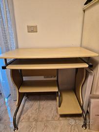 scrivania porta pc