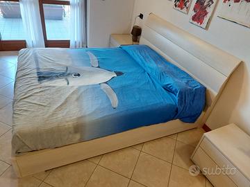 Letto matrimoniale con contenitore