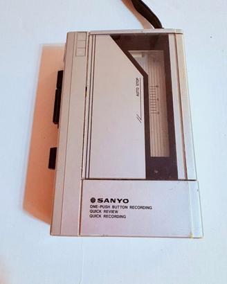 Lettore di cassette vintage giapponese Sanyo M1010