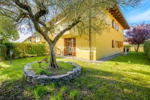 TRILOCALE AL PIANO TERRA CON GIARDINO E GARAGE IN