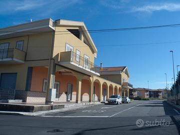 Riposto Via Mario Carbonaro 700 mq magazzino