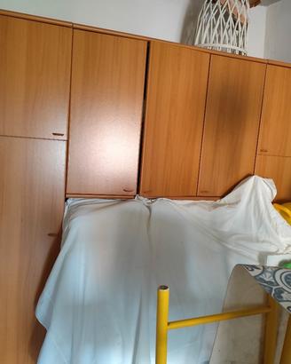 Armadio ponte con divano letto 