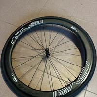 Ruota anteriore in carbonio
