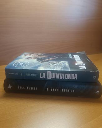 2 Libri della Saga "La Quinta Onda" di Rick Yancey
