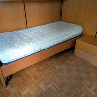 Camera da letto singola completa usata in legno