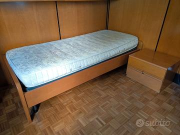 Camera da letto singola completa usata in legno