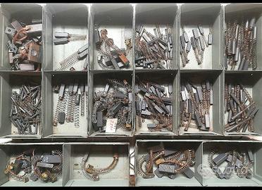 Lotto oltre 250 pezzi carboncini spazzole motore