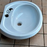 Lavandino in ceramica ideale per garage lavanderia