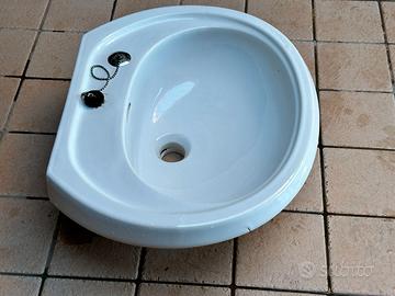 Lavandino in ceramica ideale per garage lavanderia