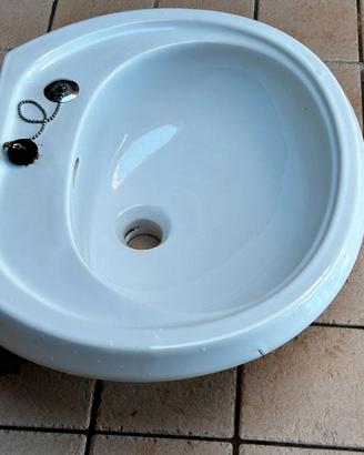 Lavandino in ceramica ideale per garage lavanderia