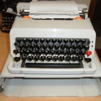 MACCHINA DA SCRIVERE OLIVETTI VALENTINE
